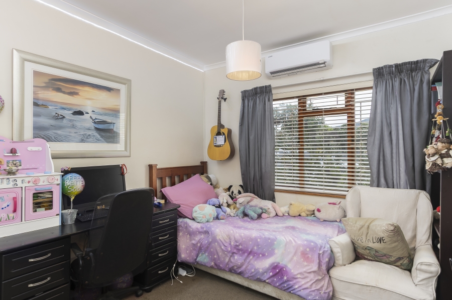 6 Bedroom Property for Sale in Morningside Western Cape